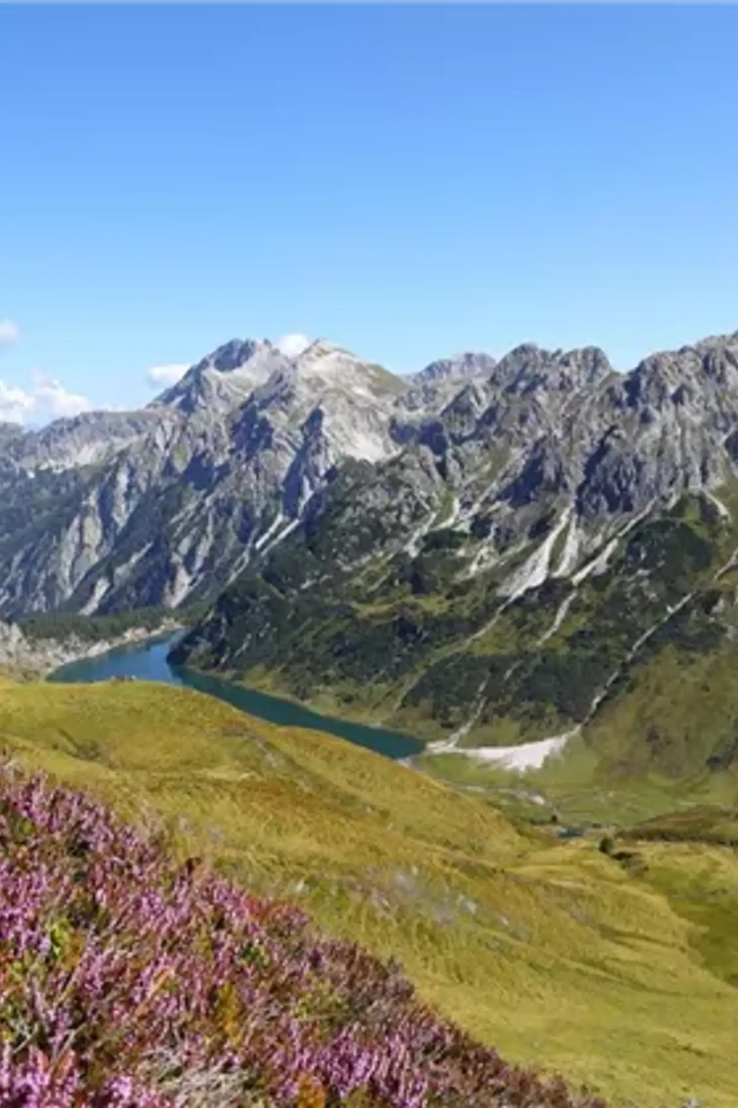 BERG-GESUND Höhenwanderung mit Blick zum Tappenkarsee