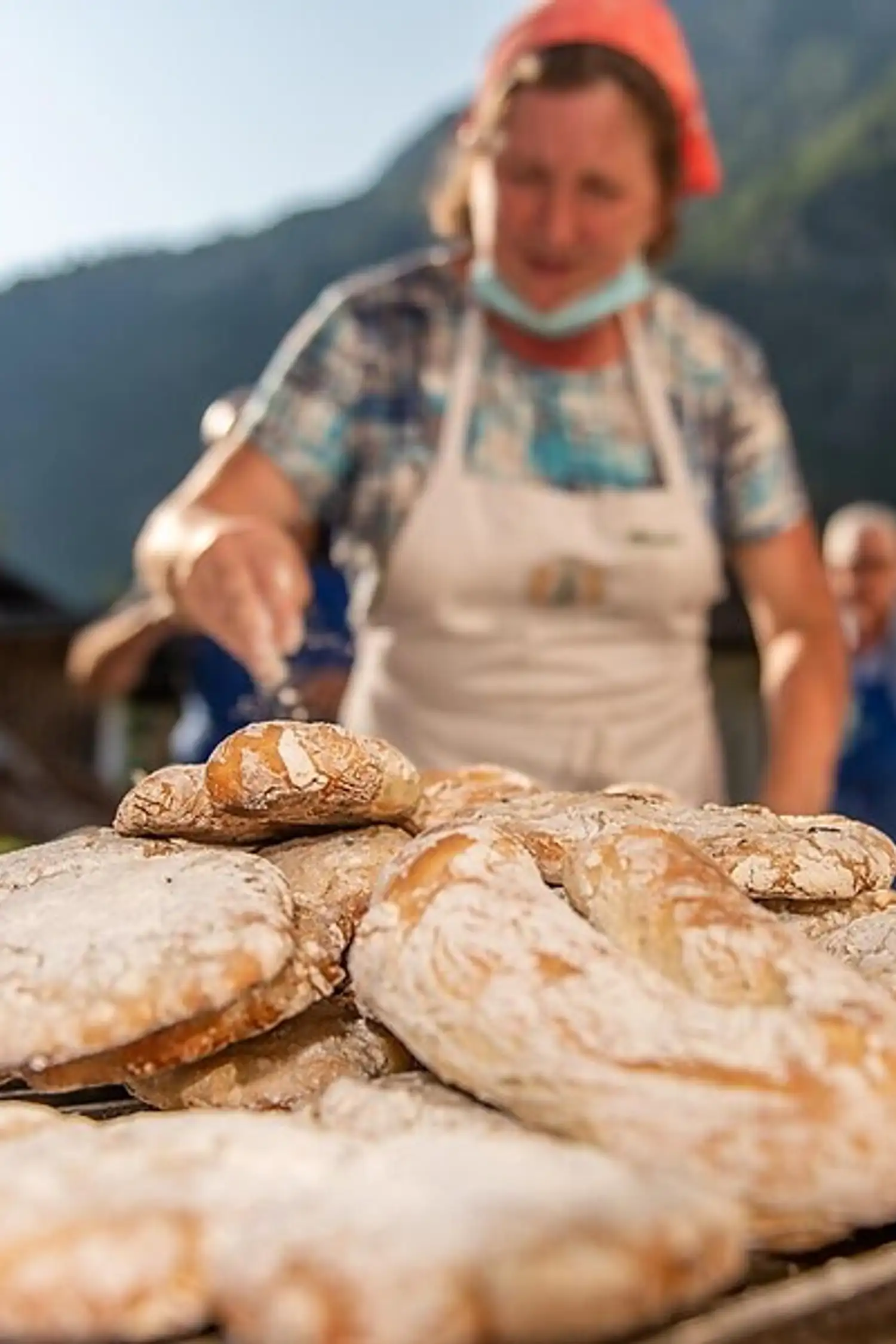Baking bread at the Niederwieshof