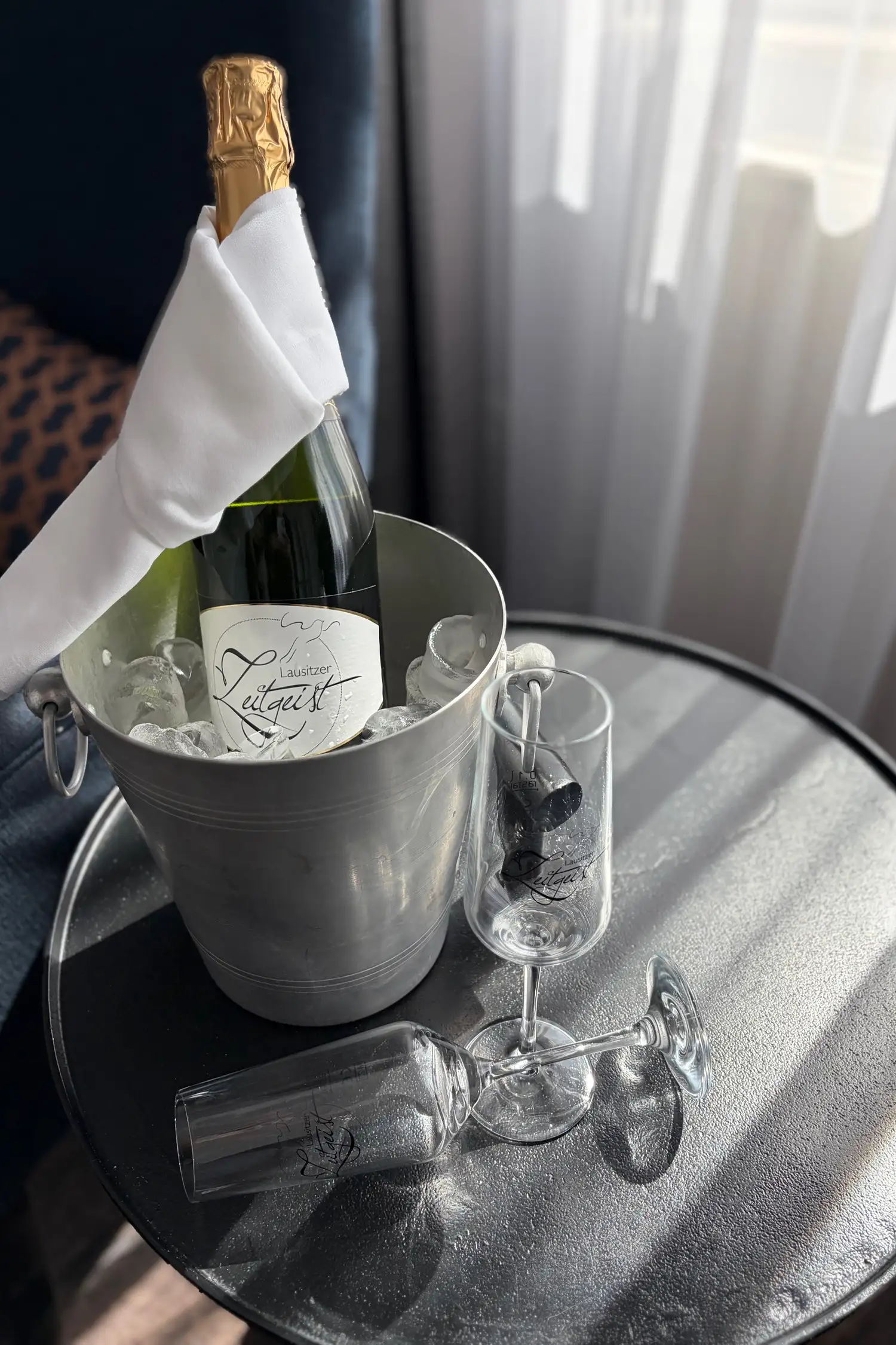 Eine Flasche Sekt
