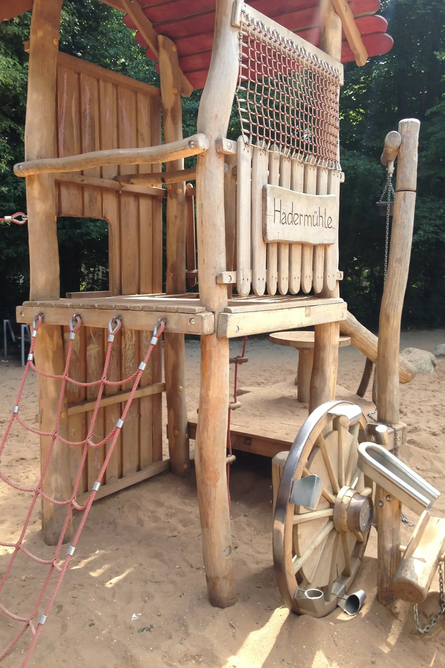 Natur trifft Spielspaß: Der Hadermühle-Spielplatz in Nürnberg