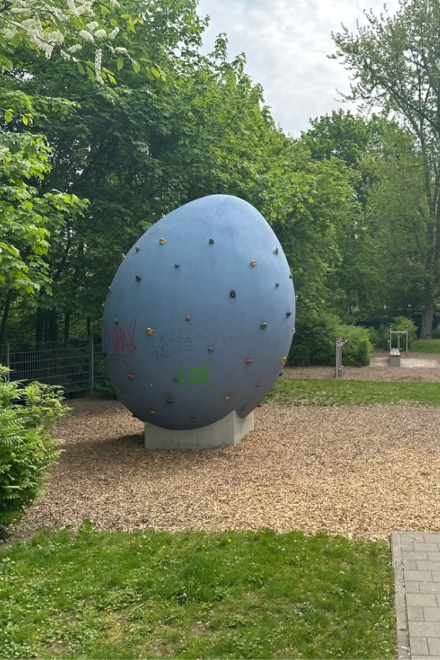 Spiel, Spaß und Action auf dem Spielplatz Dambacher Straße in Fürth!