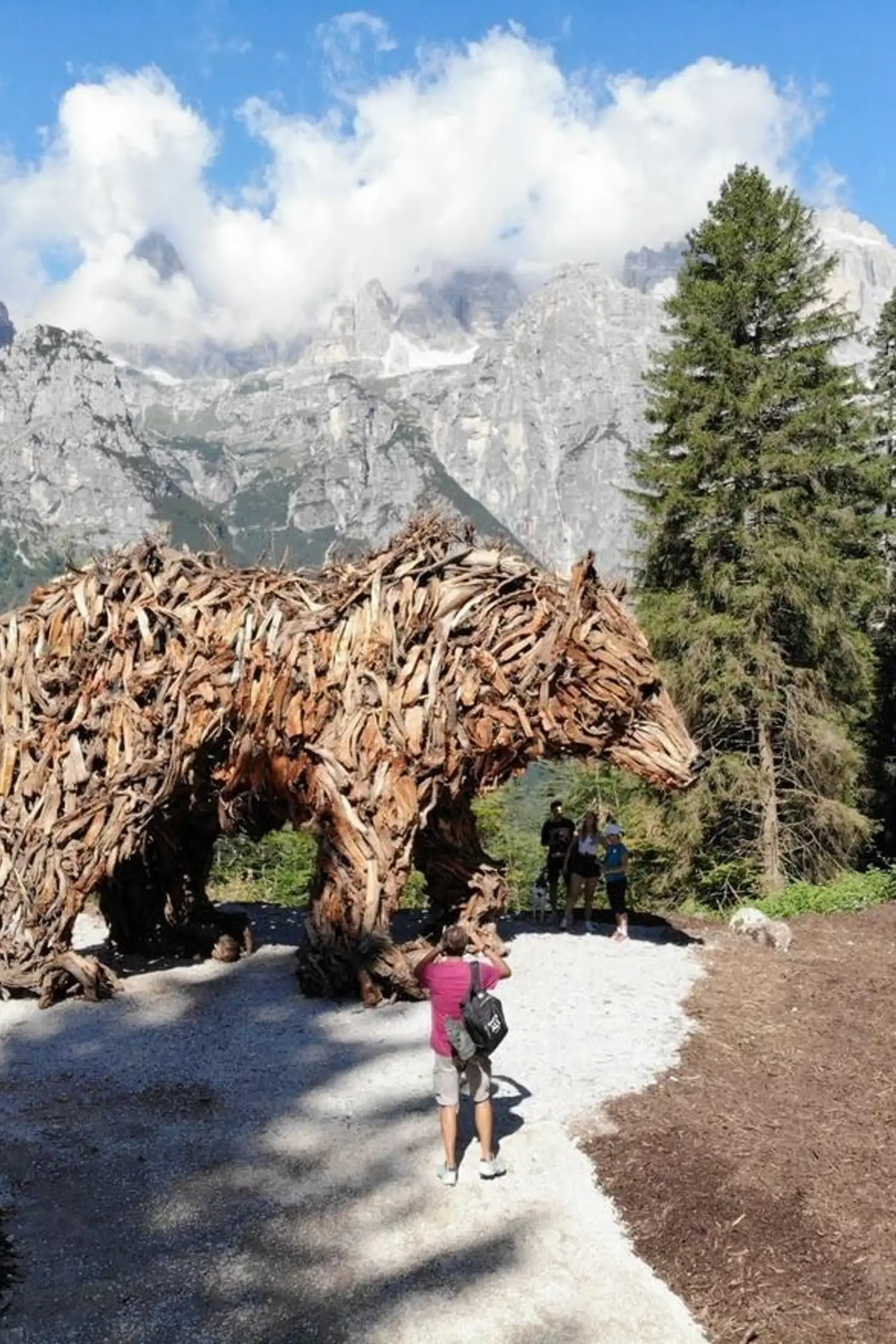 DONNERSTAG: DER ZUG: DER BÄR VON PRADEL