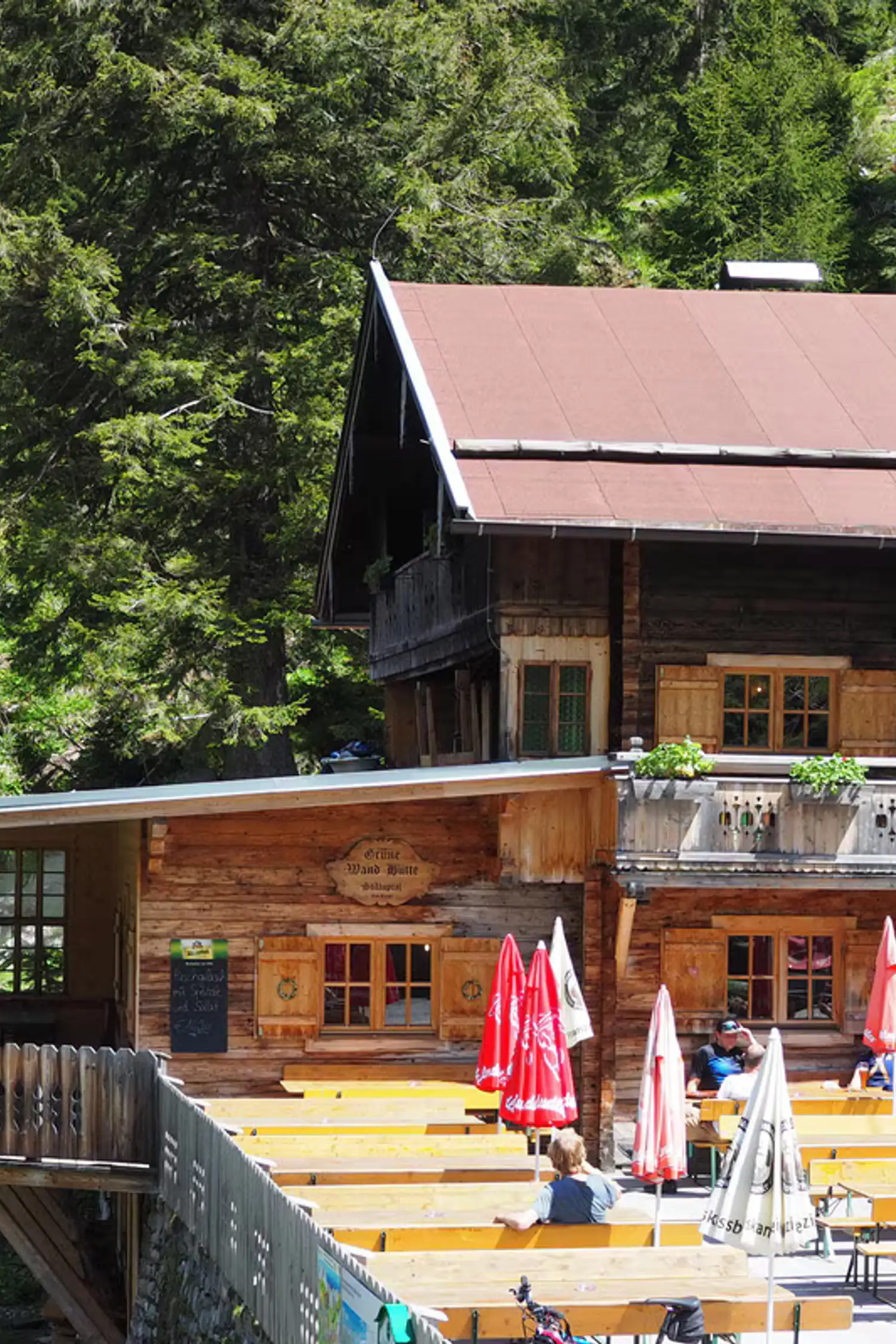 Grüne Wand Hütte beim Stillupgrund